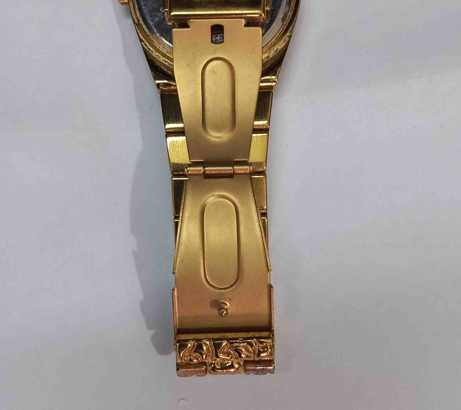 Shortly used imported original watch for sell